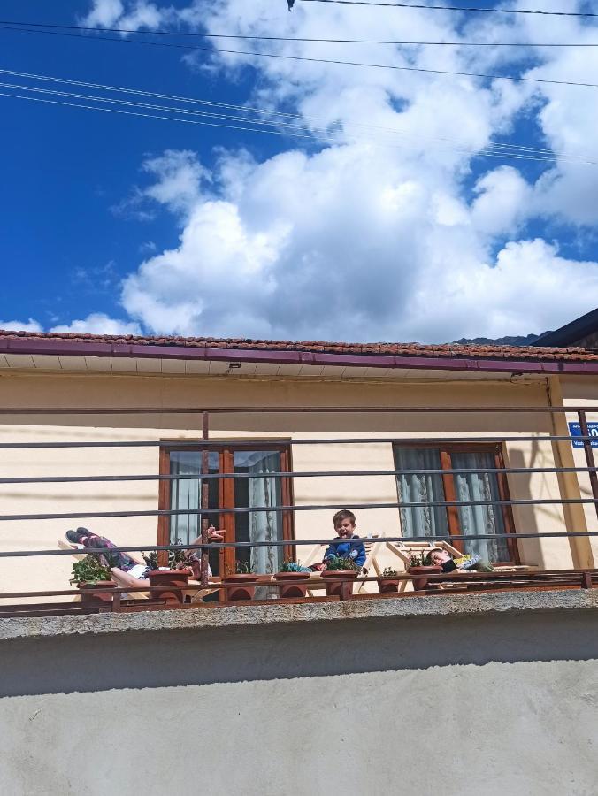 Guest House On V. Pshavela 50 Kazbegi Eksteriør bilde